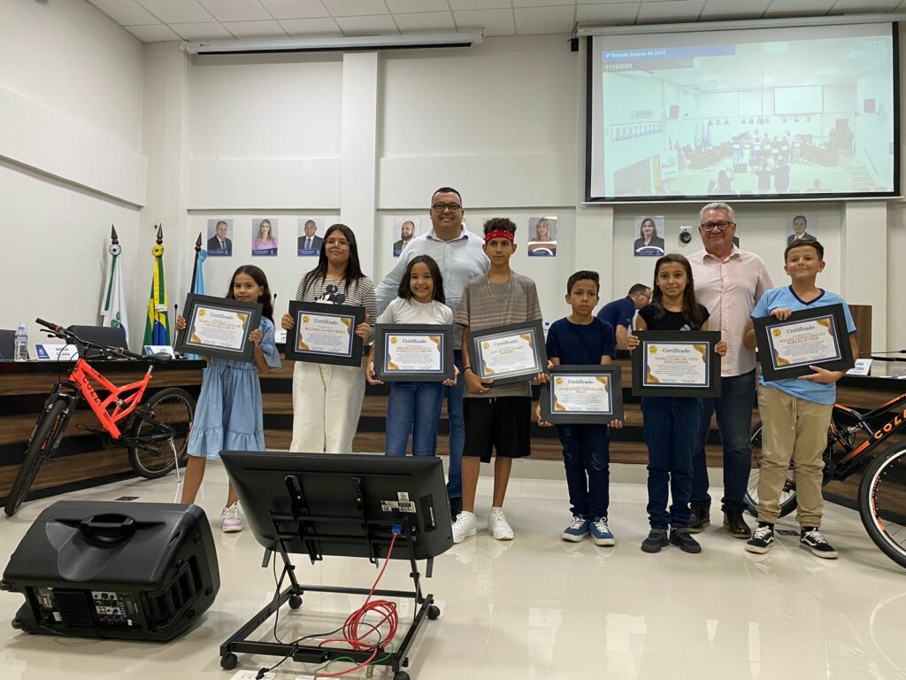 Vereadores mirins encerram o mandato em solenidade na Câmara Municipal