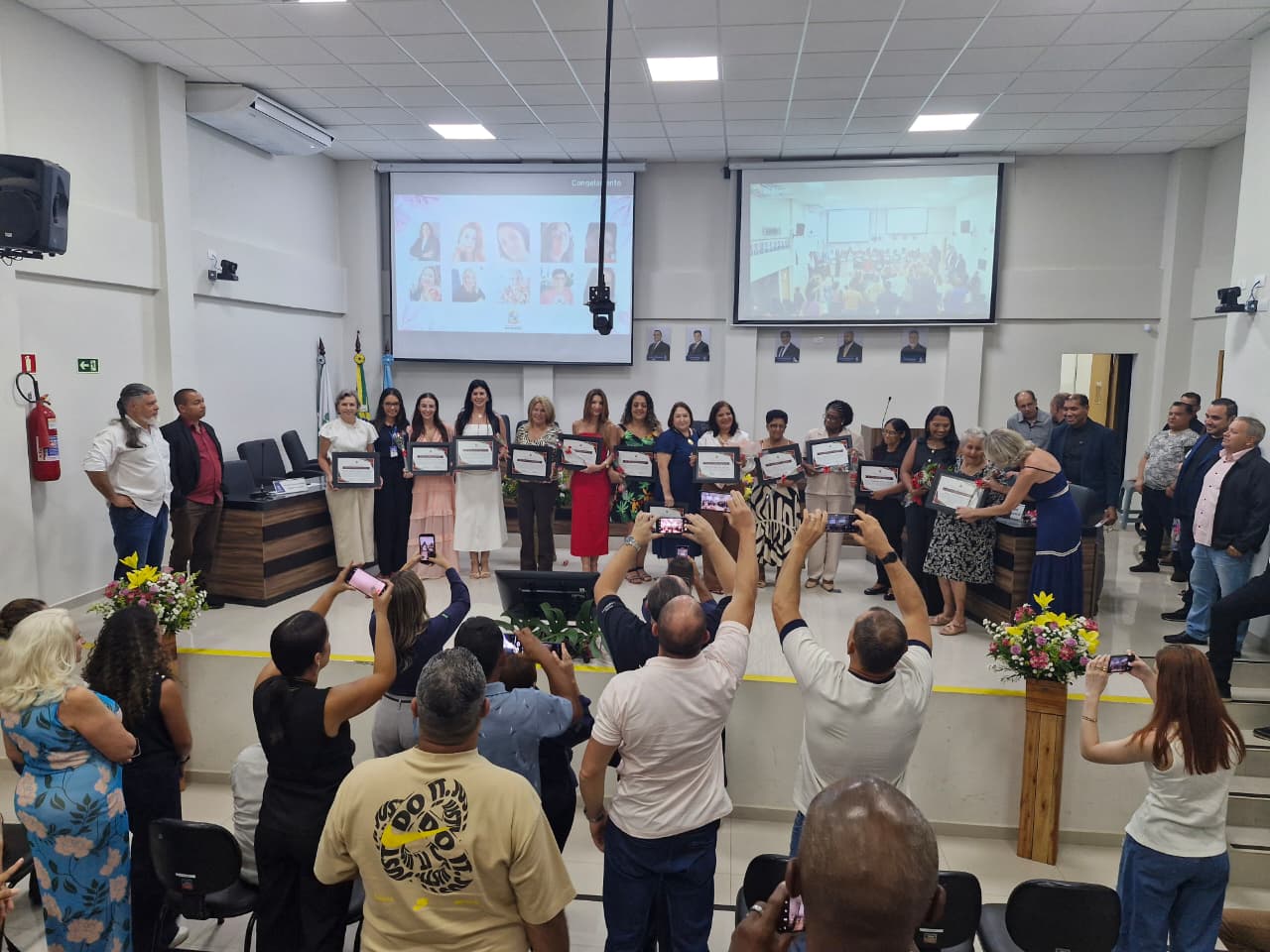 Sessão Solene de Homenagem as Mulheres